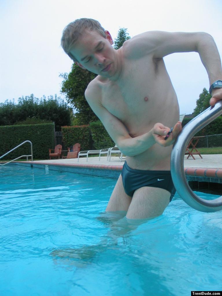 Green Nike speedo (stretching)
