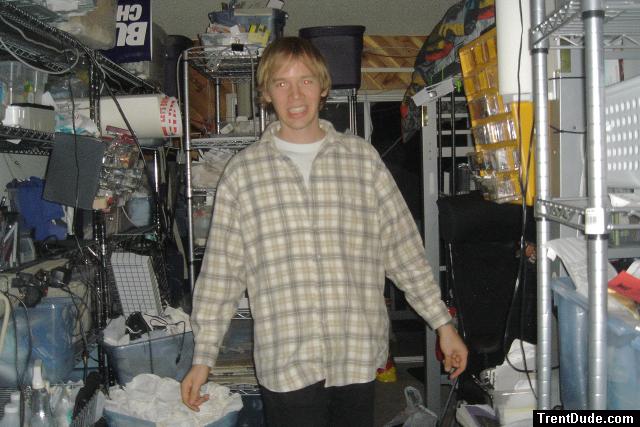 Black levis jeans with beige shirt